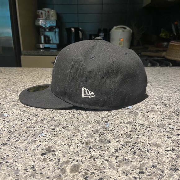 New Era Black Tigers Hat - Picture 2 of 5